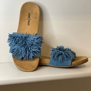 Minnetonka blue boho fringe sandal, size 8
